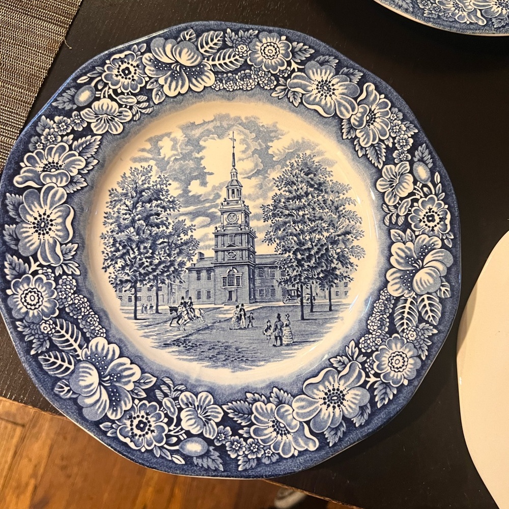 LIBERTY BLUE PLATES// STAFFORDSHIRE IRONSTONE DEPICTS INDEPENDENCE HALL